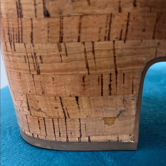 Korks Women's Tan Platform Sandals. Size 8 - Picture 14 of 16